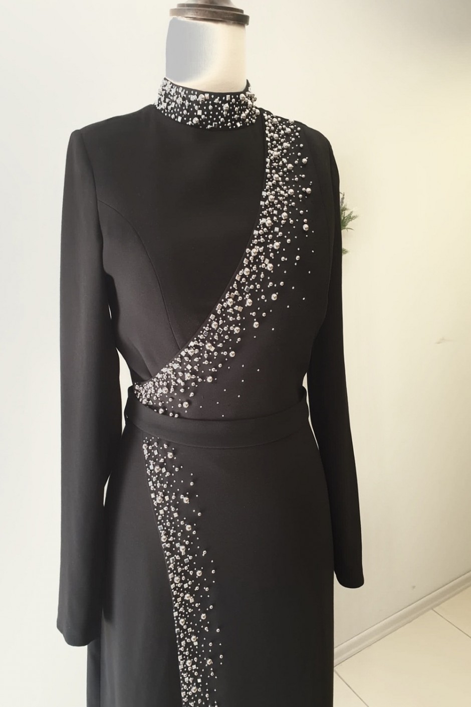 Çapraz Taşlı Krep Abiye Siyah